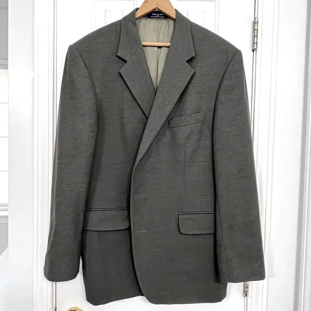 Lands’ End 100% lambswool gray blazer sports coat, size 46R.